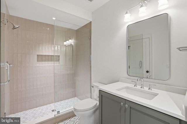 6008 OAKDALE RD, Mclean, VA 22101