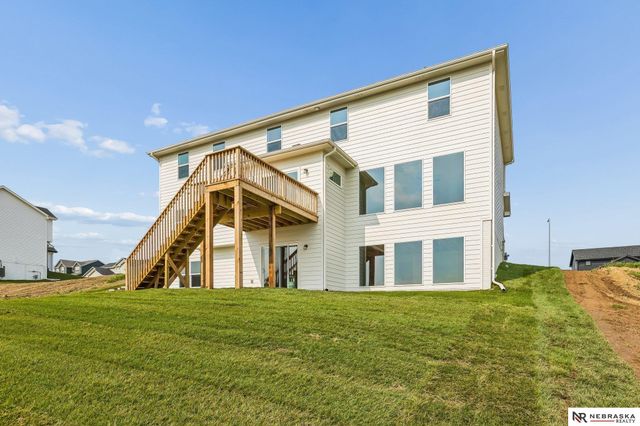 11103 N 161 Avenue, Bennington, NE 68007