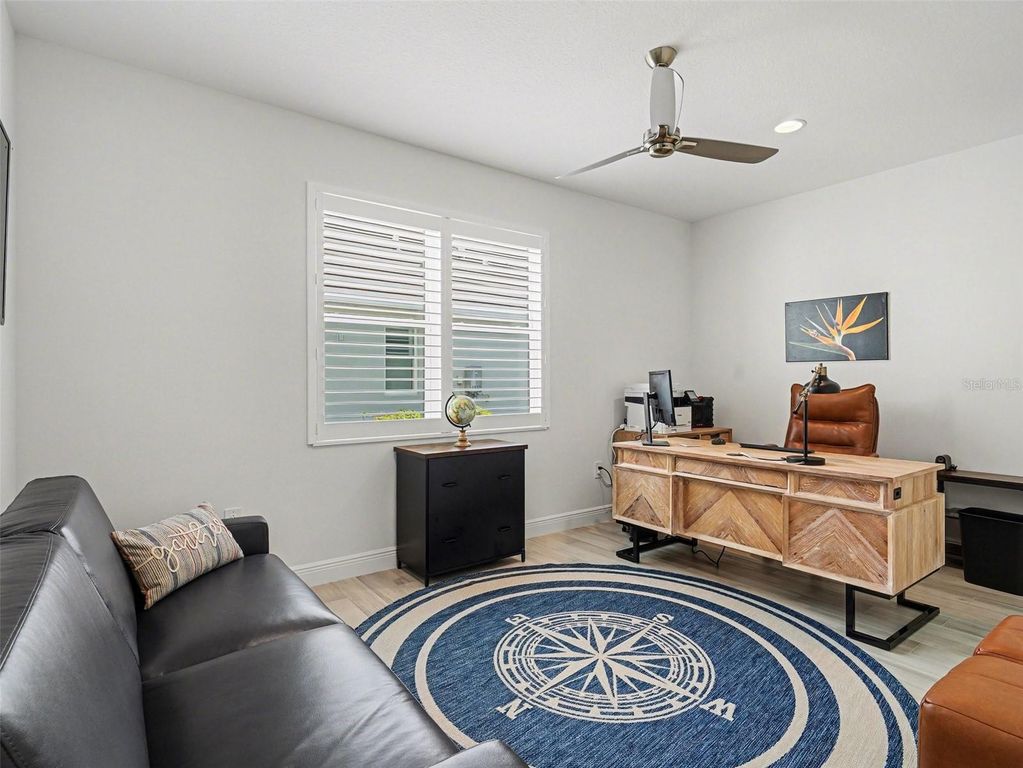 Image 29 of property listing at 8109 SANDSTAR WAY, Sarasota, FL 34240