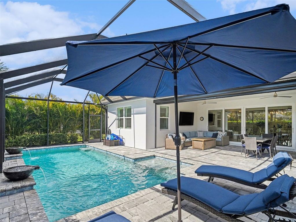 Image 33 of property listing at 8109 SANDSTAR WAY, Sarasota, FL 34240