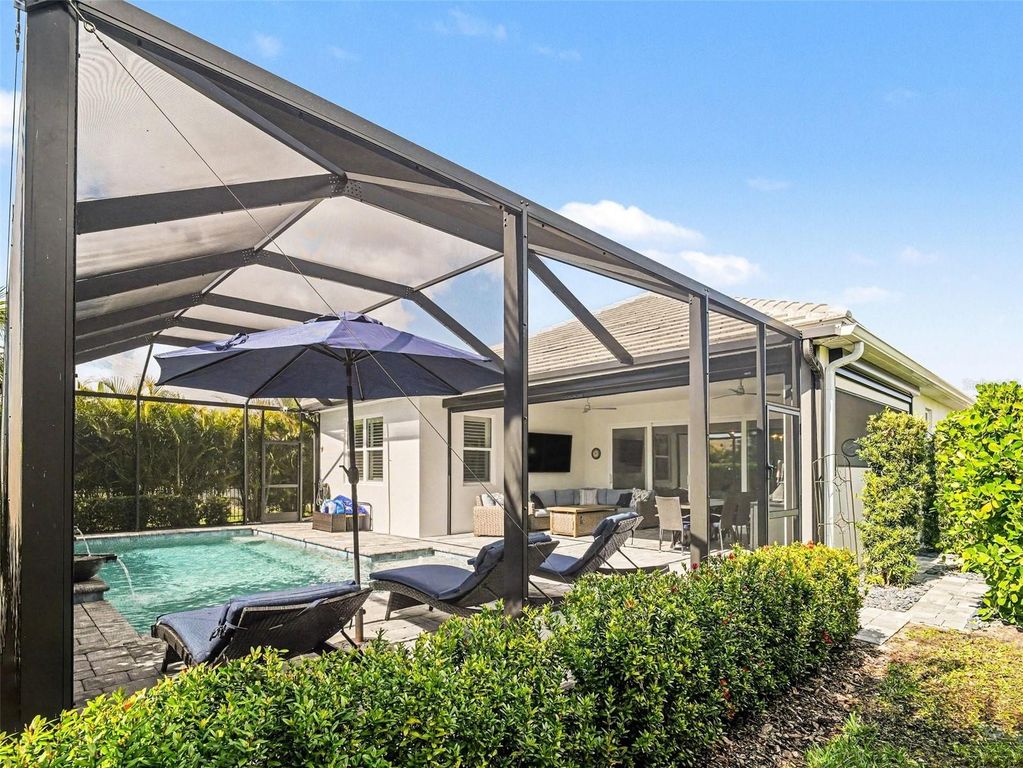 Image 35 of property listing at 8109 SANDSTAR WAY, Sarasota, FL 34240