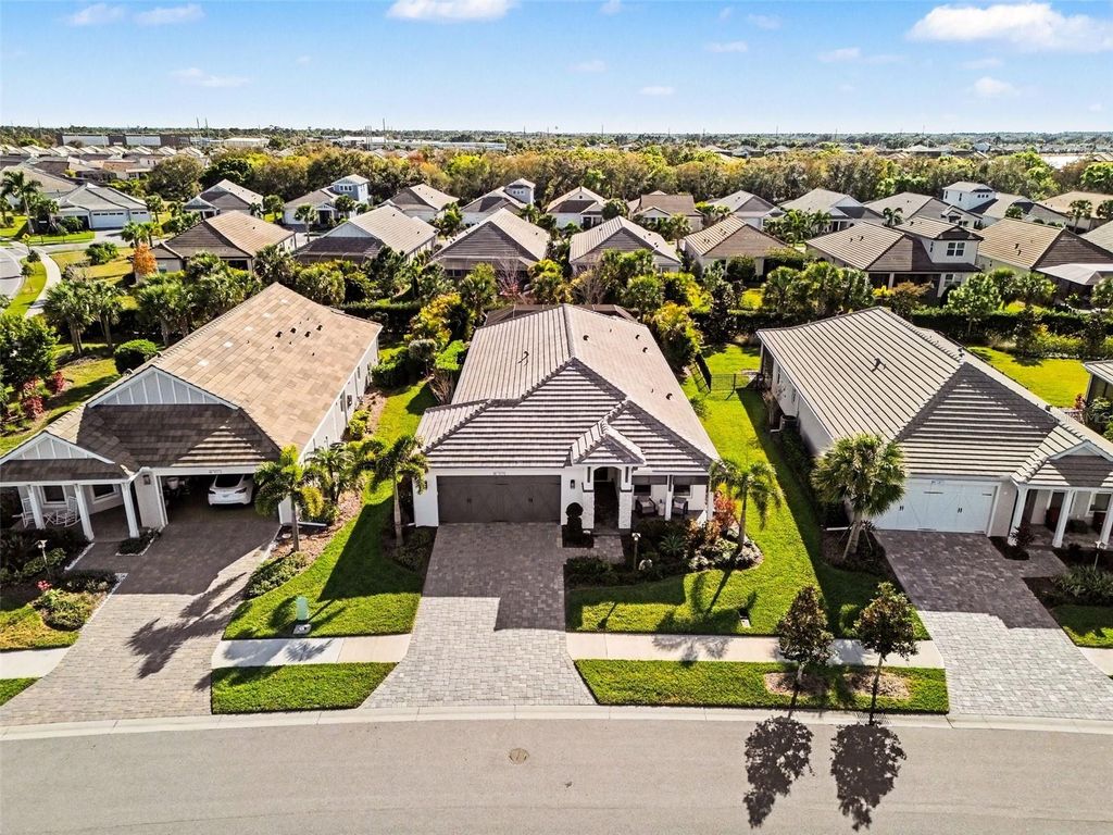 Image 37 of property listing at 8109 SANDSTAR WAY, Sarasota, FL 34240