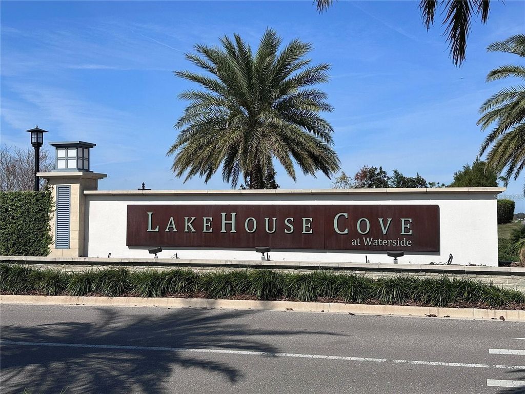 Image 42 of property listing at 8109 SANDSTAR WAY, Sarasota, FL 34240