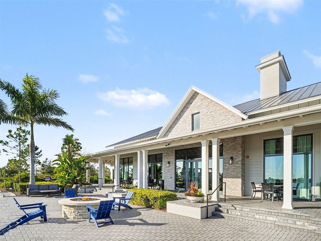 Image 44 of property listing at 8109 SANDSTAR WAY, Sarasota, FL 34240