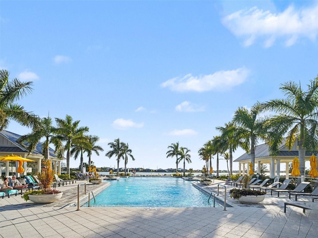 Image 45 of property listing at 8109 SANDSTAR WAY, Sarasota, FL 34240