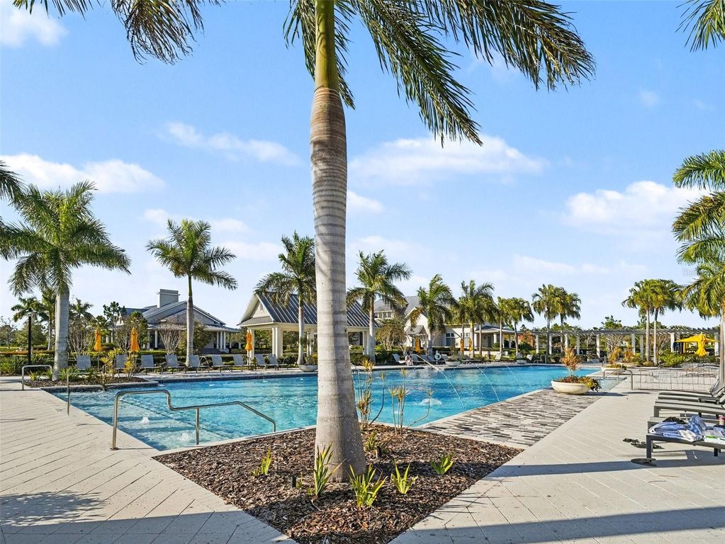 Image 46 of property listing at 8109 SANDSTAR WAY, Sarasota, FL 34240