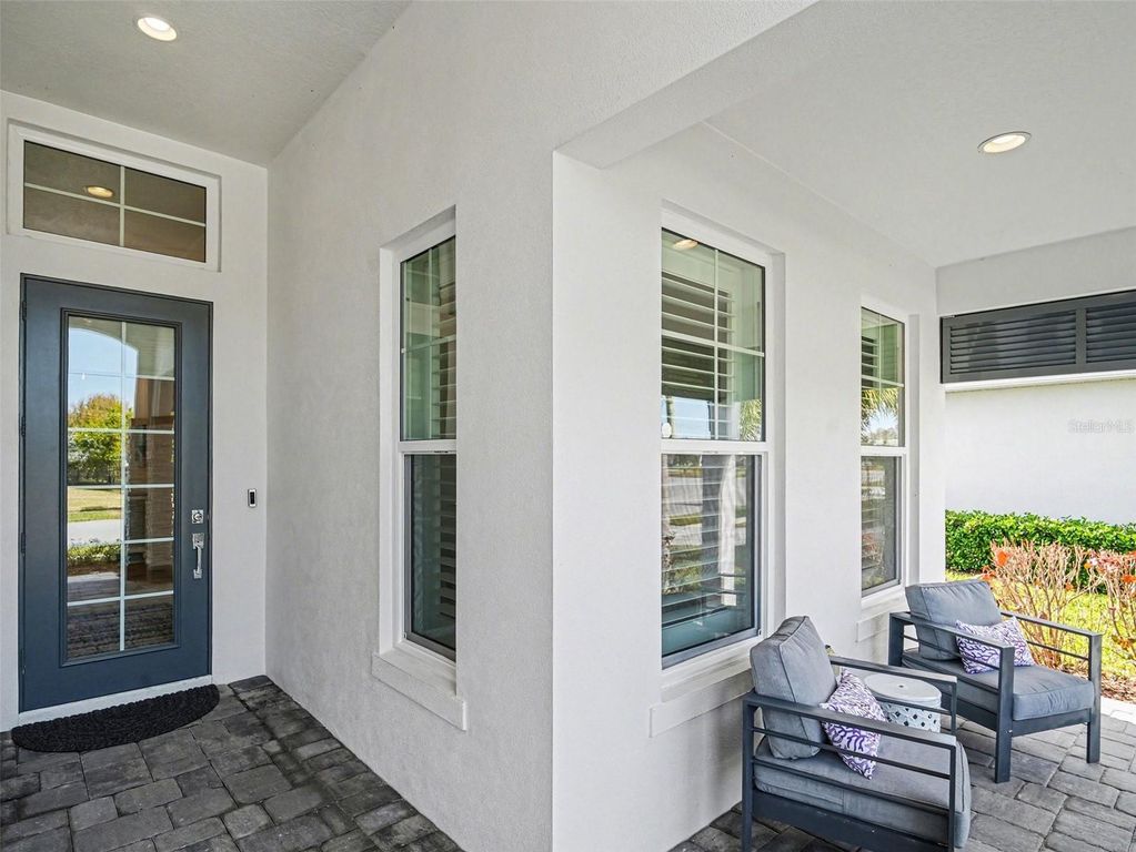 Image 6 of property listing at 8109 SANDSTAR WAY, Sarasota, FL 34240