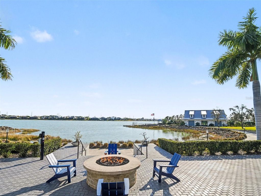 Image 56 of property listing at 8109 SANDSTAR WAY, Sarasota, FL 34240