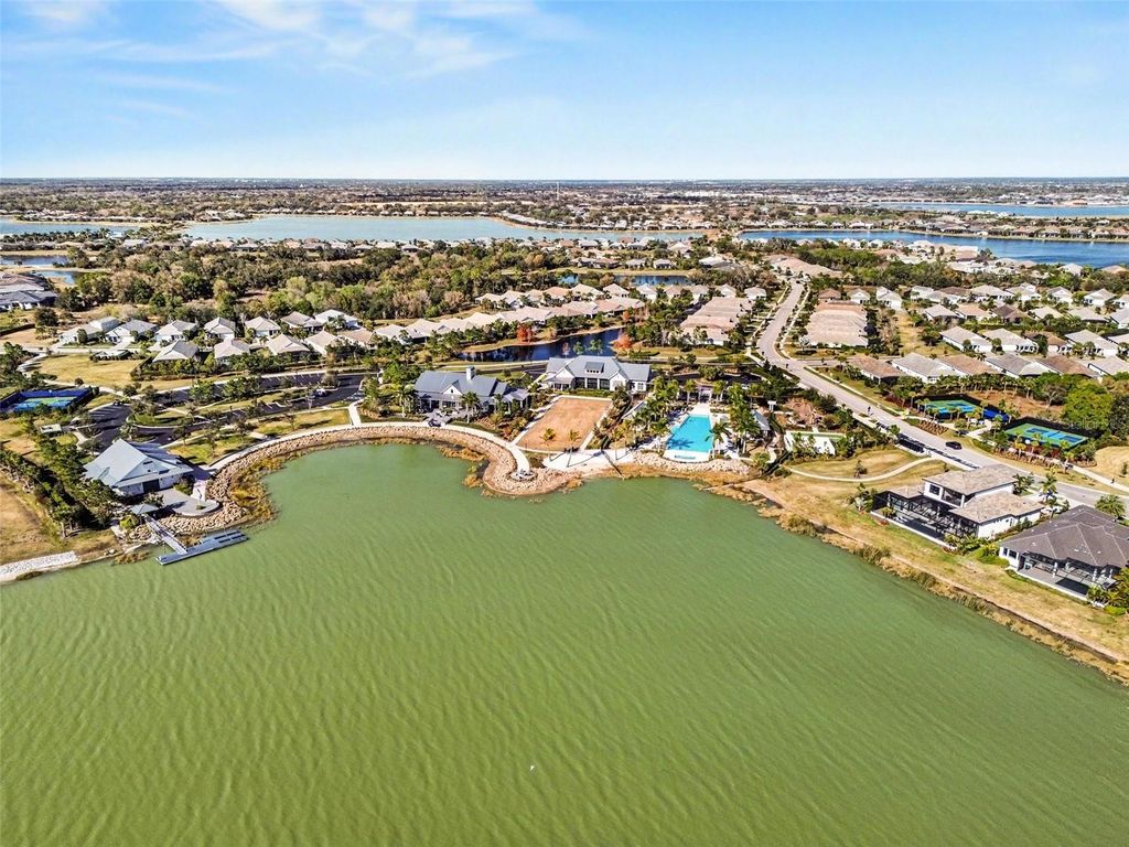 Image 59 of property listing at 8109 SANDSTAR WAY, Sarasota, FL 34240