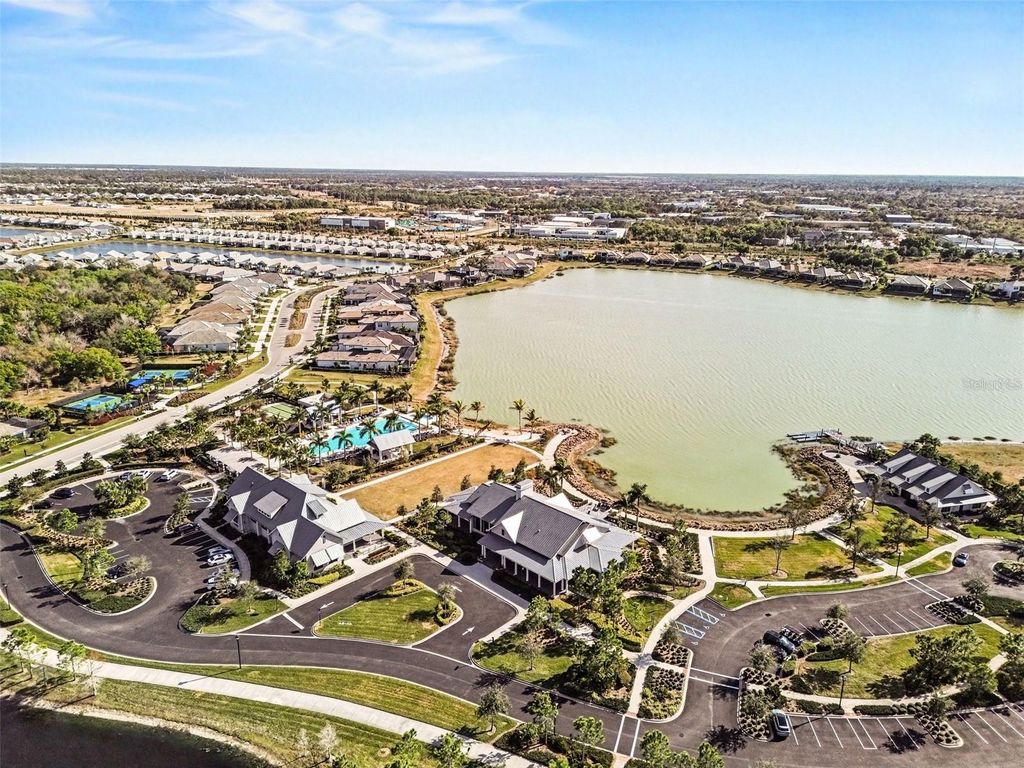 Image 60 of property listing at 8109 SANDSTAR WAY, Sarasota, FL 34240