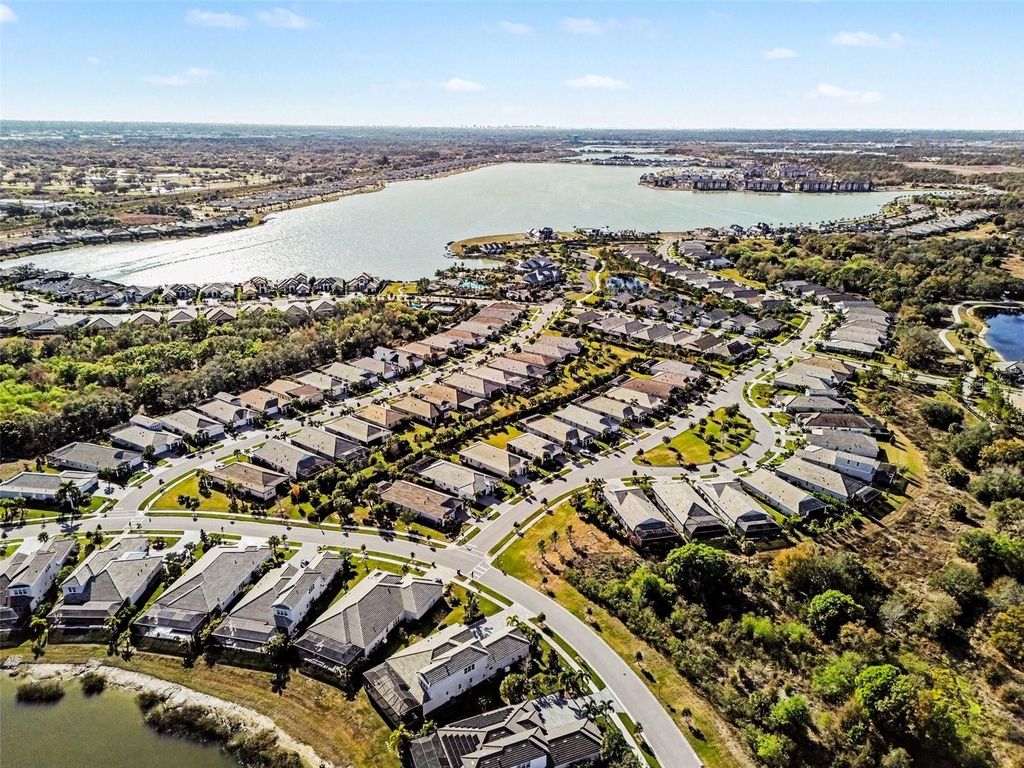 Image 61 of property listing at 8109 SANDSTAR WAY, Sarasota, FL 34240