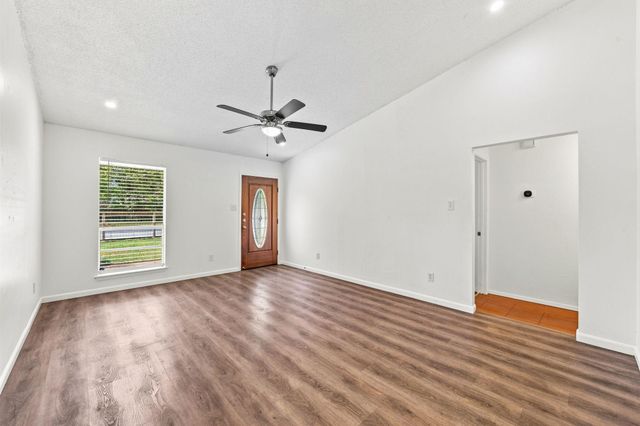 6712 Ripple RUN, Austin, TX 78744