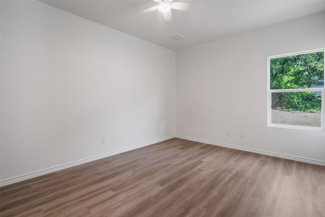 211 W Elm Street, Whitewright, TX 75491
