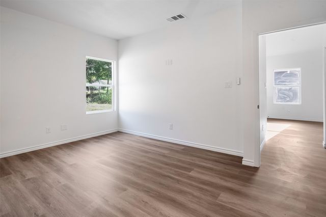 211 W Elm Street, Whitewright, TX 75491