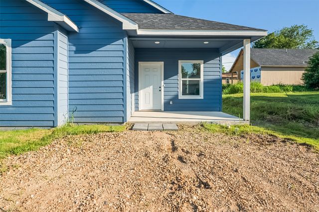 211 W Elm Street, Whitewright, TX 75491