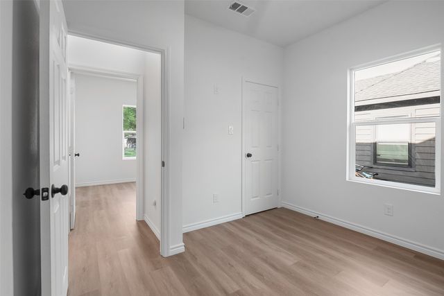 211 W Elm Street, Whitewright, TX 75491