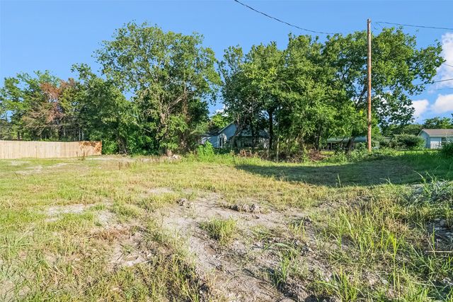 211 W Elm Street, Whitewright, TX 75491