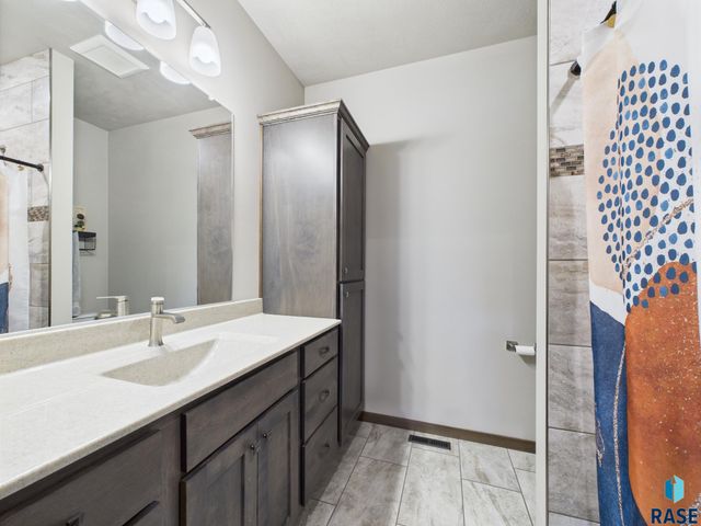 905 N Juniper St Street, Lennox, SD 57039