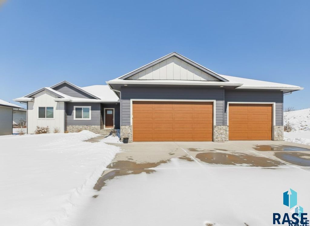 905 N Juniper St Street, Lennox, SD 57039