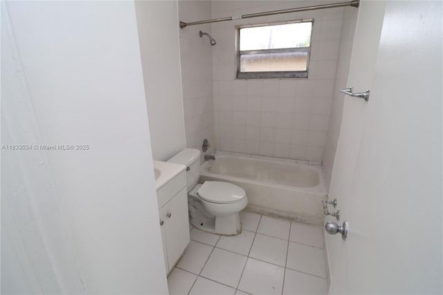 271 NW 41st St 1, Oakland Park, FL 33309
