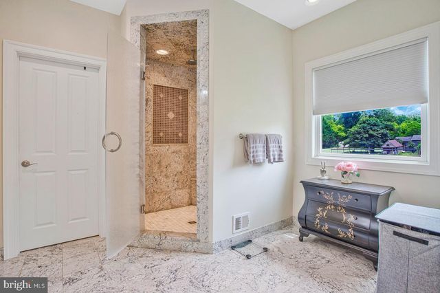 5 JESSIE RD, Harwood, MD 20776