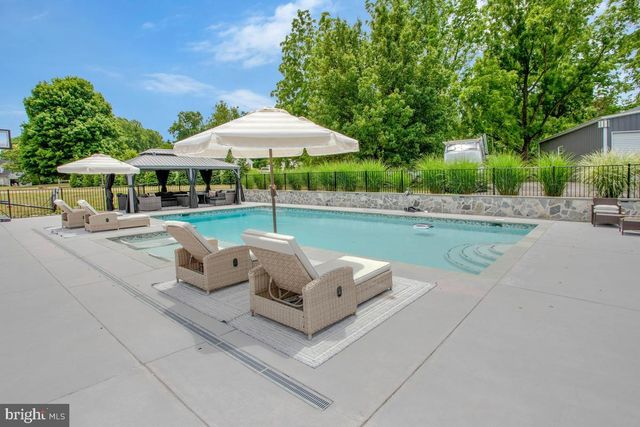 5 JESSIE RD, Harwood, MD 20776