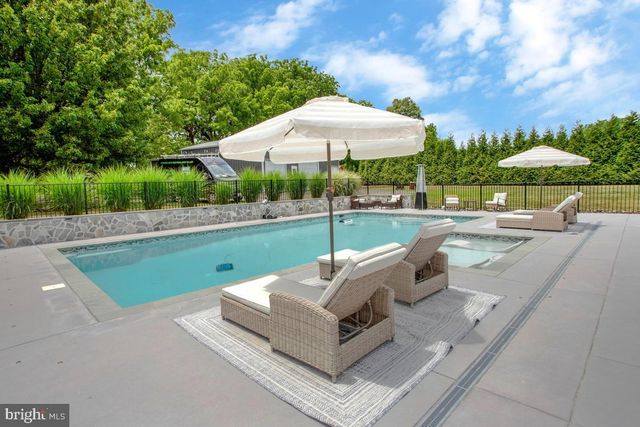 5 JESSIE RD, Harwood, MD 20776