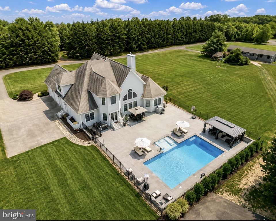 5 JESSIE RD, Harwood, MD 20776
