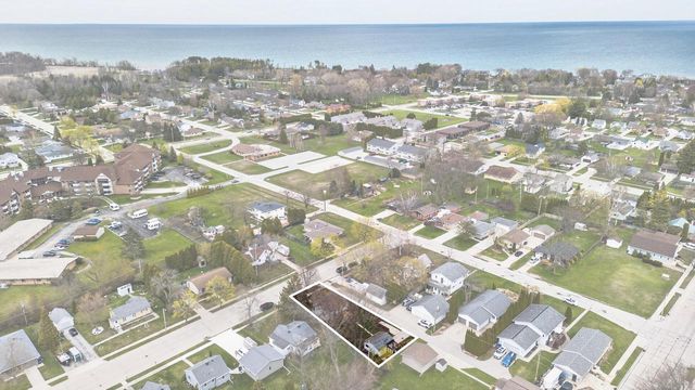 1217 MacArthur AVENUE, Sheboygan, WI 53083