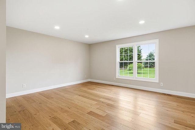 121 COOPER LN, Oxford, PA 19363