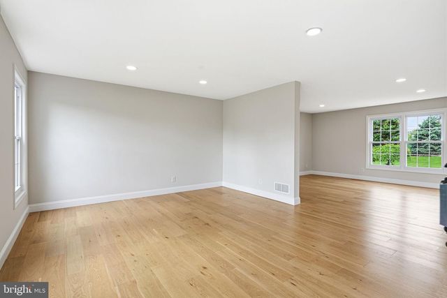 121 COOPER LN, Oxford, PA 19363
