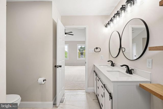 121 COOPER LN, Oxford, PA 19363