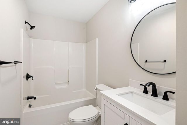 121 COOPER LN, Oxford, PA 19363