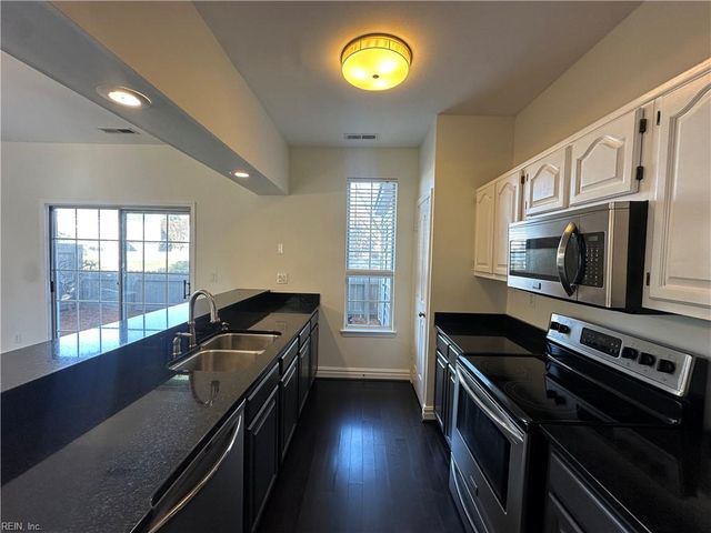 528 Furman CT, Virginia Beach, VA 23462