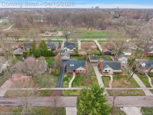 18851 Devonshire Street, Beverly Hills Village, MI 48025