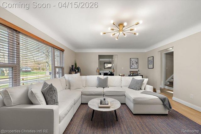 18851 Devonshire Street, Beverly Hills Village, MI 48025