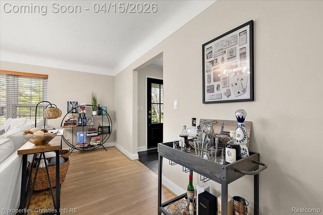 18851 Devonshire Street, Beverly Hills Village, MI 48025