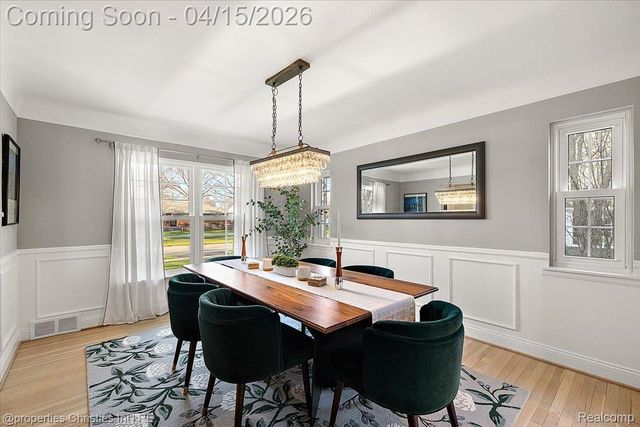 18851 Devonshire Street, Beverly Hills Village, MI 48025