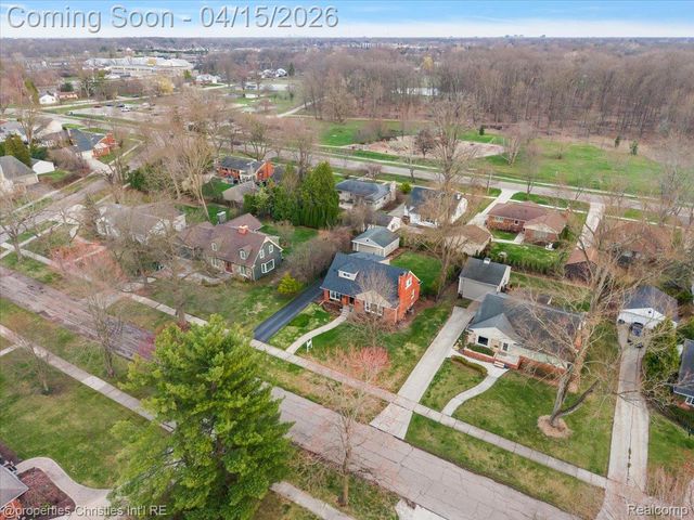 18851 Devonshire Street, Beverly Hills Village, MI 48025