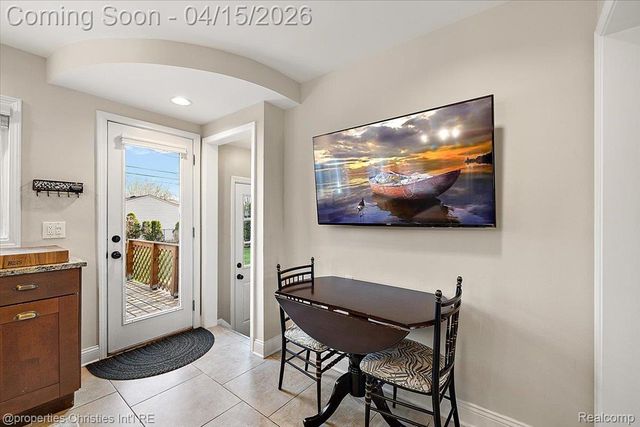 18851 Devonshire Street, Beverly Hills Village, MI 48025