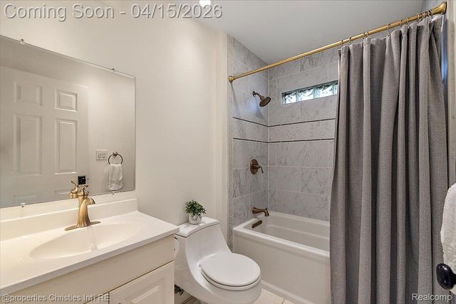 18851 Devonshire Street, Beverly Hills Village, MI 48025