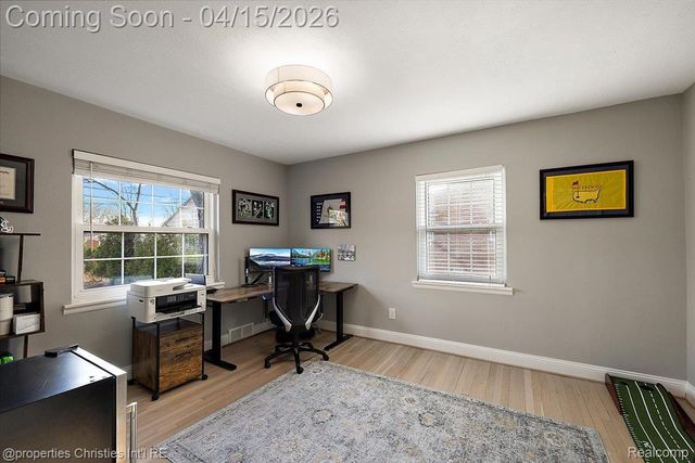 18851 Devonshire Street, Beverly Hills Village, MI 48025