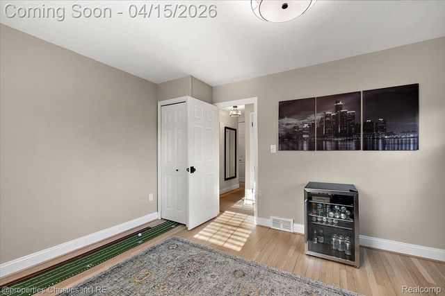 18851 Devonshire Street, Beverly Hills Village, MI 48025