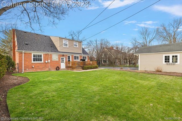 18851 Devonshire Street, Beverly Hills Village, MI 48025