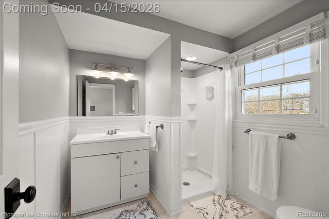 18851 Devonshire Street, Beverly Hills Village, MI 48025