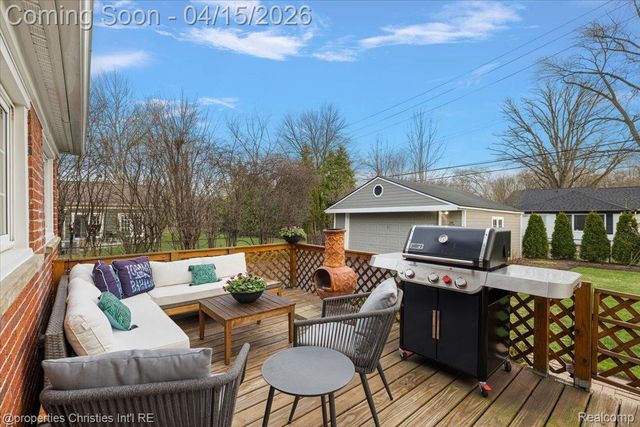 18851 Devonshire Street, Beverly Hills Village, MI 48025