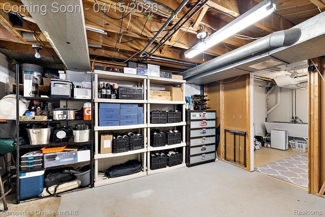 18851 Devonshire Street, Beverly Hills Village, MI 48025