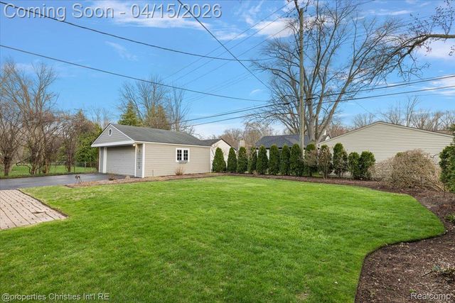 18851 Devonshire Street, Beverly Hills Village, MI 48025