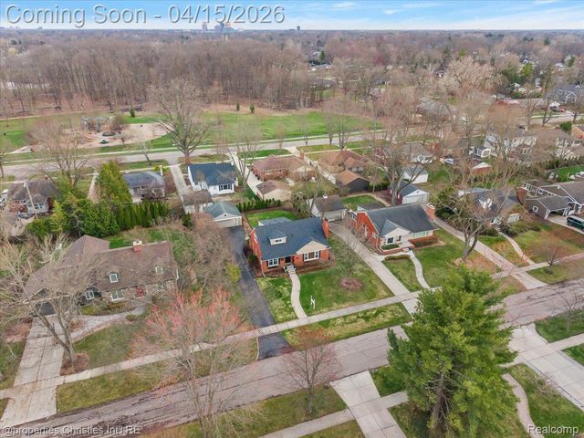 18851 Devonshire Street, Beverly Hills Village, MI 48025