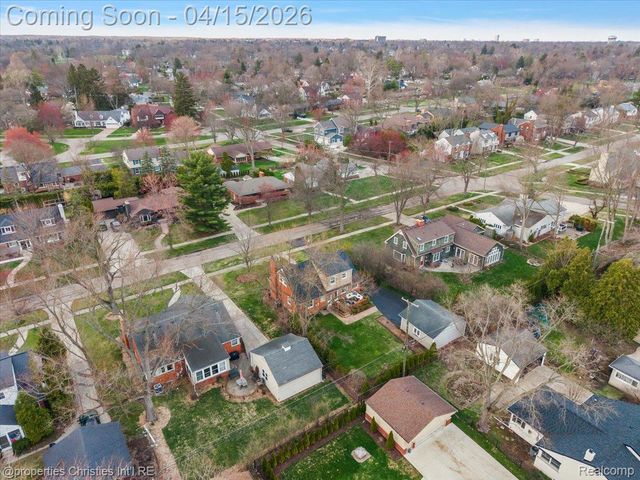 18851 Devonshire Street, Beverly Hills Village, MI 48025